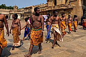 The great Chola temples of Tamil Nadu - The Brihadishwara Temple of Thanjavur. Pilgrims visiting the temple. 